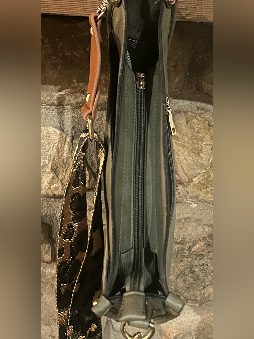 Jen & Co. Chloe Vegan Leather Crossbody Bag - Picture 8 of 16